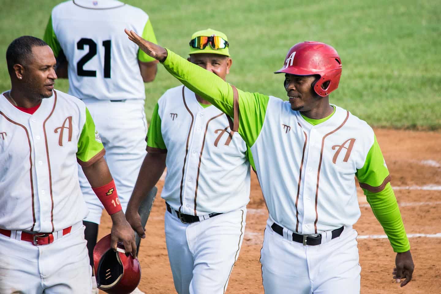Béisbol: hoy, Cuba vs. Agricultores, a siete innings en el Latino