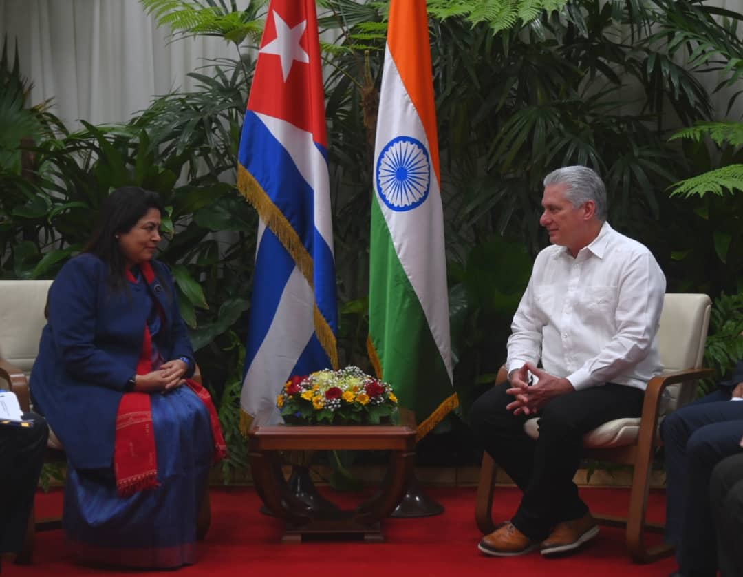 Recibe Presidente cubano a Ministra de Estado de la India