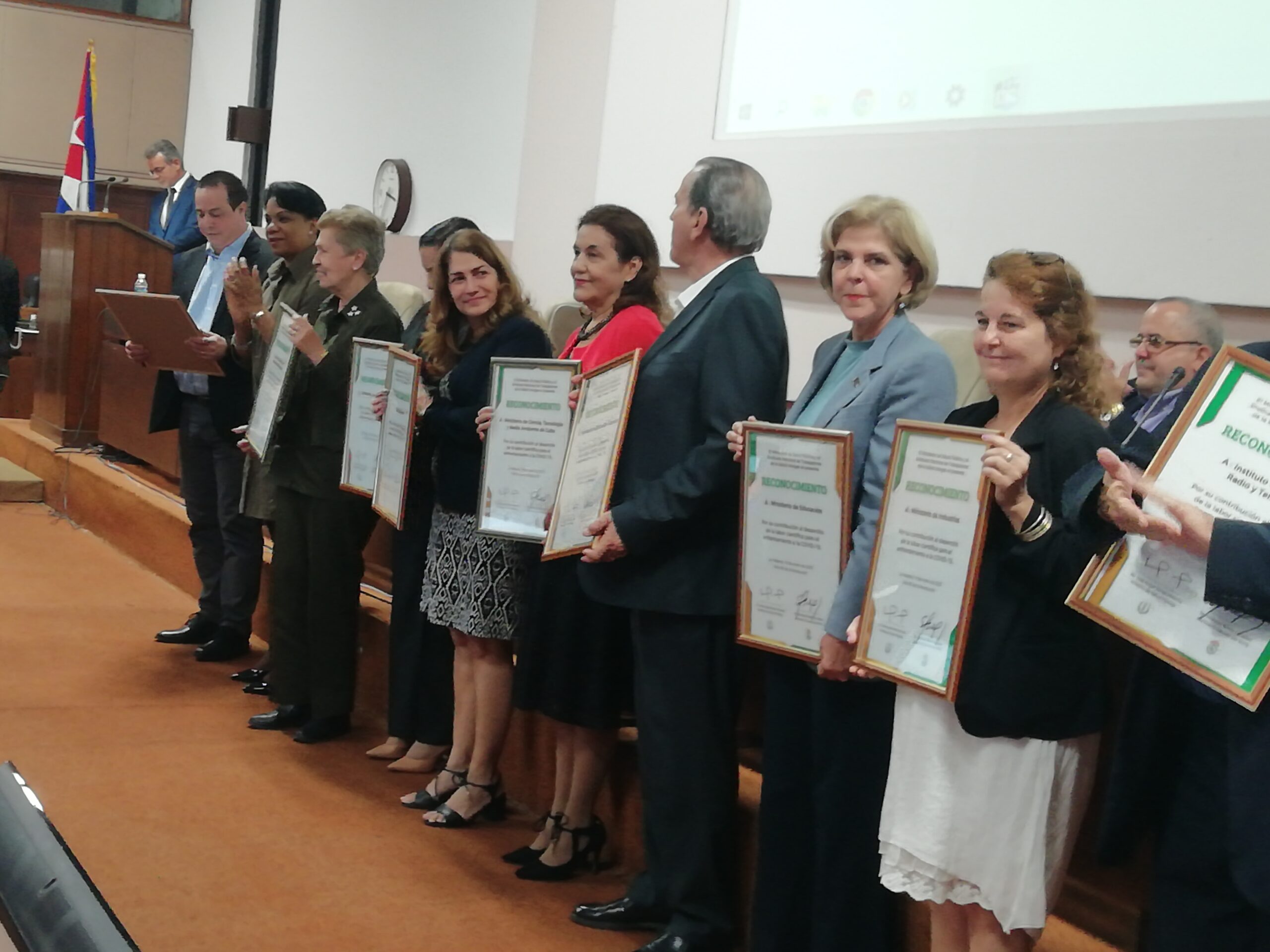 Ratifican científicos cubanos de la salud compromiso con la defensa de la vida del pueblo