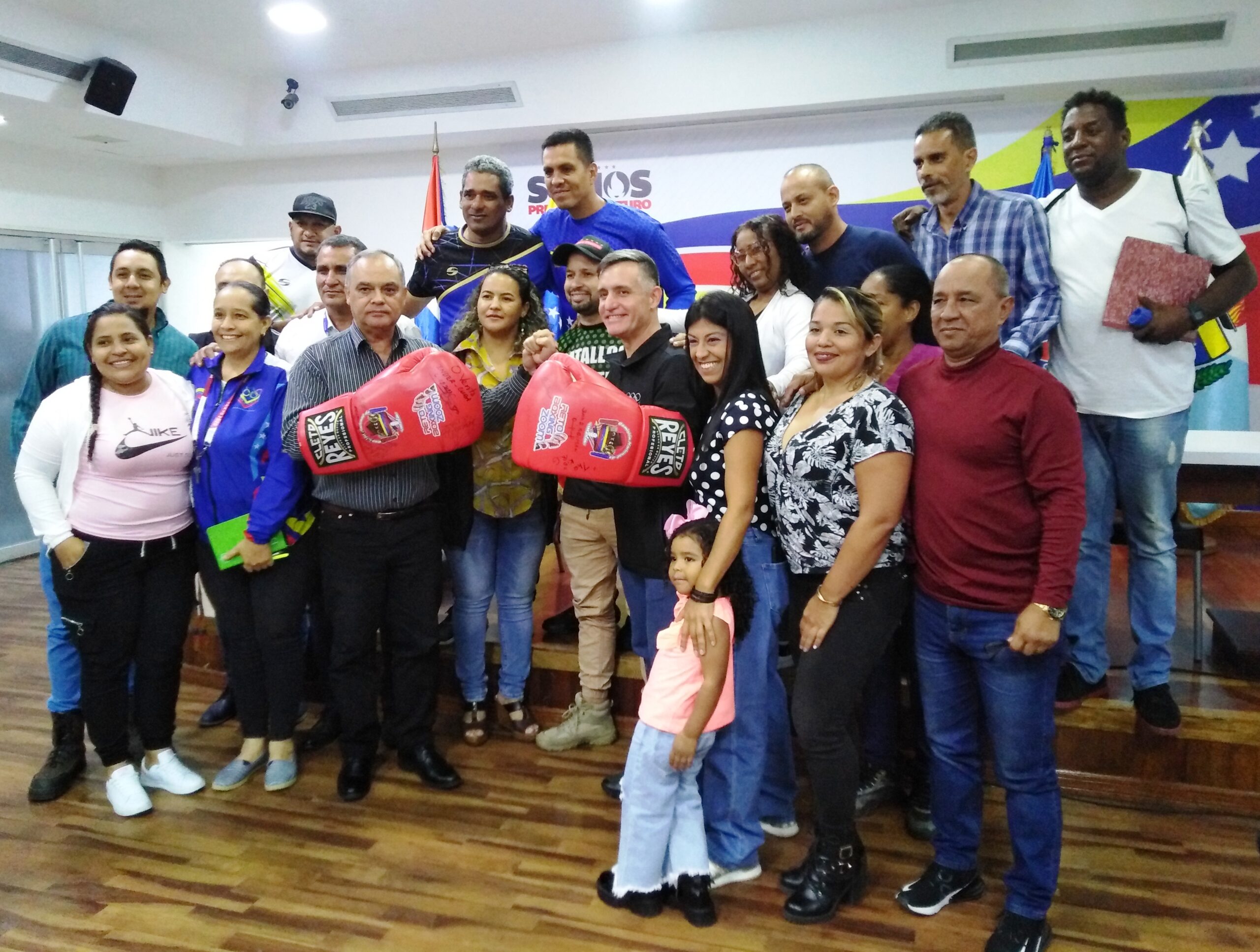 Presidente del INDER dialoga con venezolanos egresados de escuelas deportivas cubanas