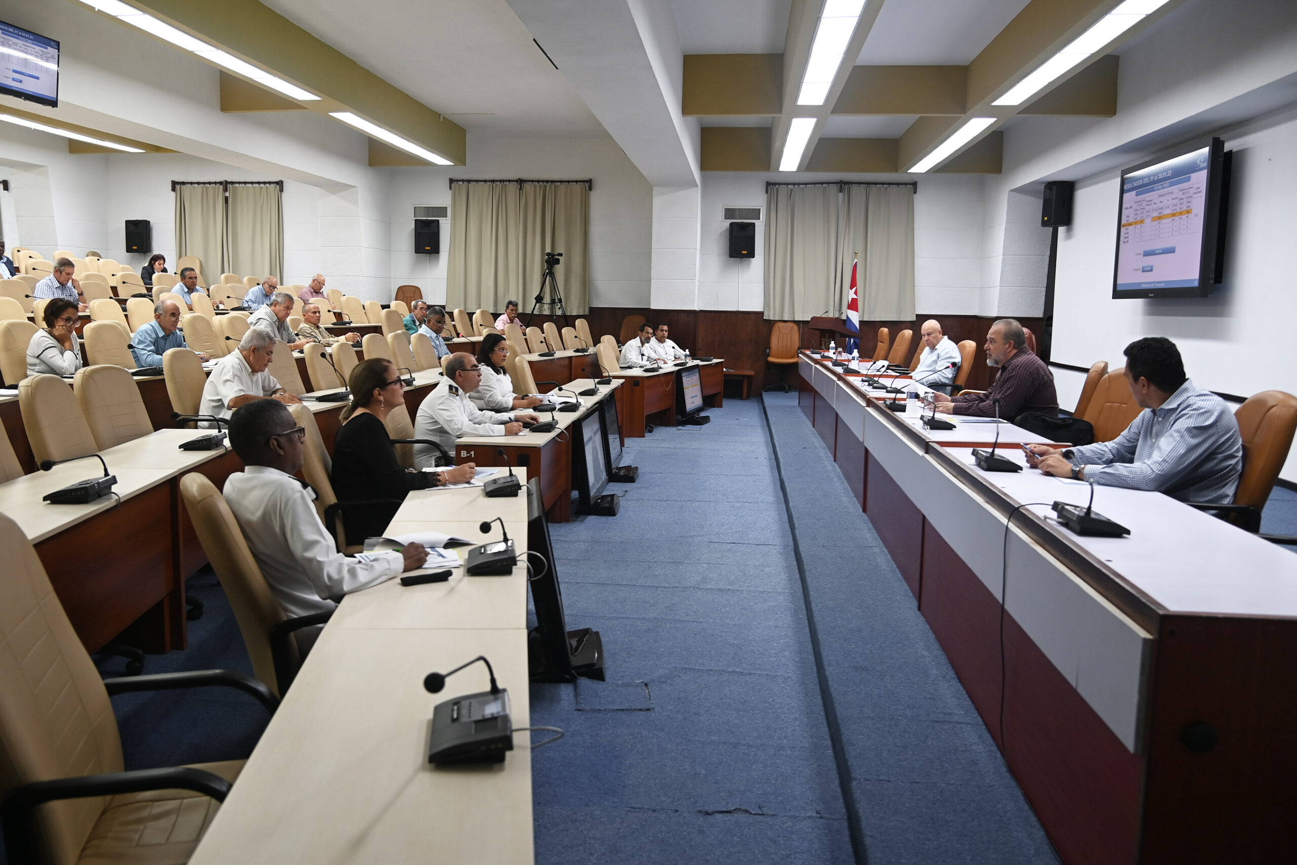 Chequeó Primer Ministro labor de agencias encargadas de la carga no comercial en el país