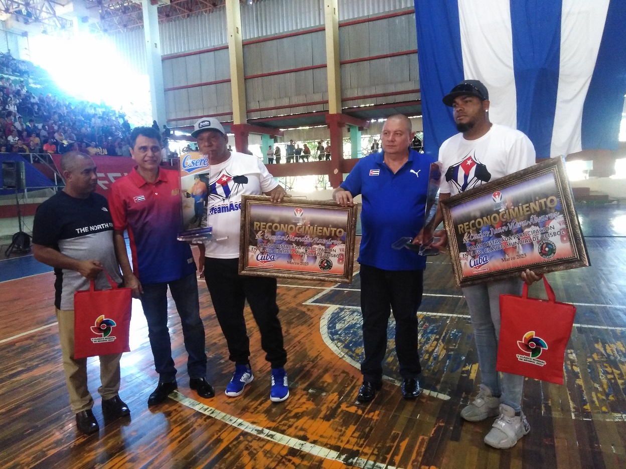 Cálido recibimiento en Las Tunas a Carlos Juan Viera y Osmani Urrutia