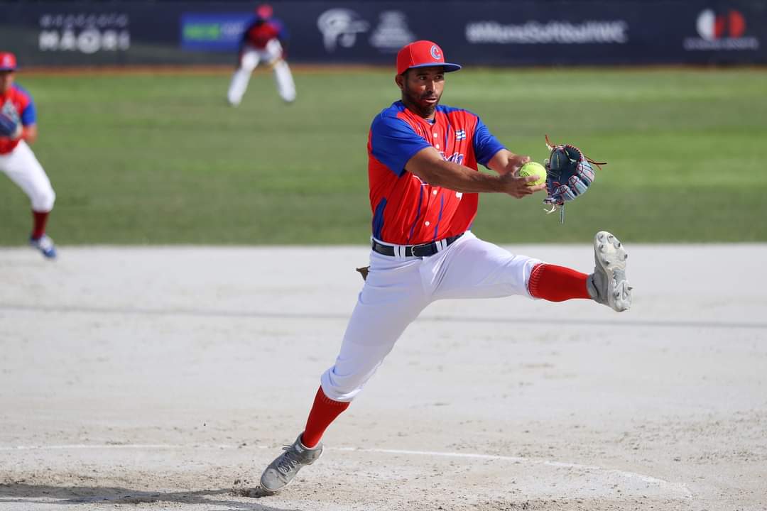 Estelar lanzador de Softbol tiene la mira en El Salvador