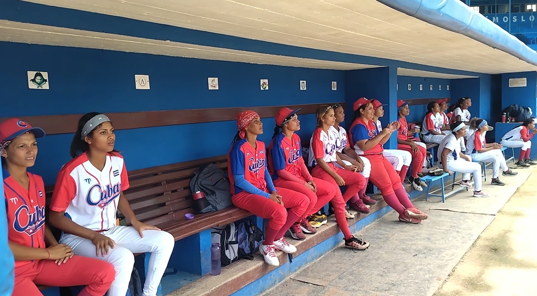 Cuba y Canadá estrechan vínculos en el béisbol femenino
