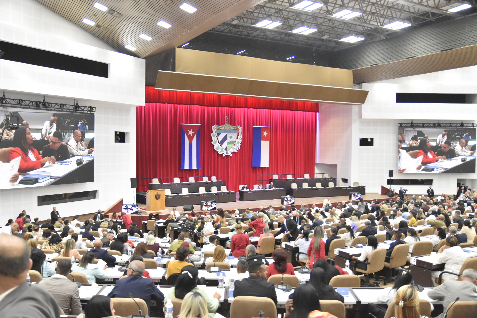 Ratifican diputados máxima dirección de la Asamblea Nacional del Poder Popular y del Consejo de Estado