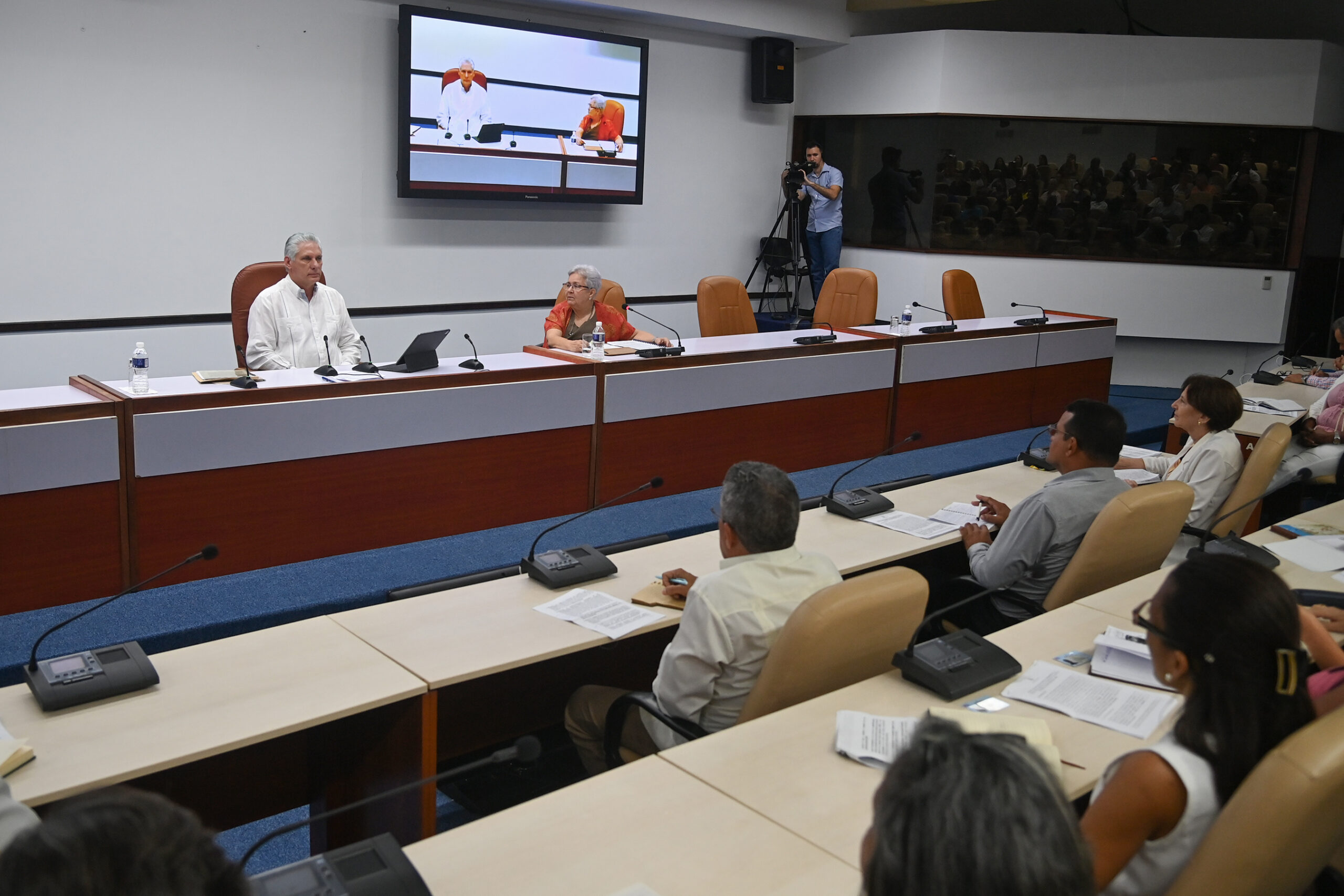 Destaca Presidente Díaz-Canel el empeño y compromiso de la Contraloría General de la República