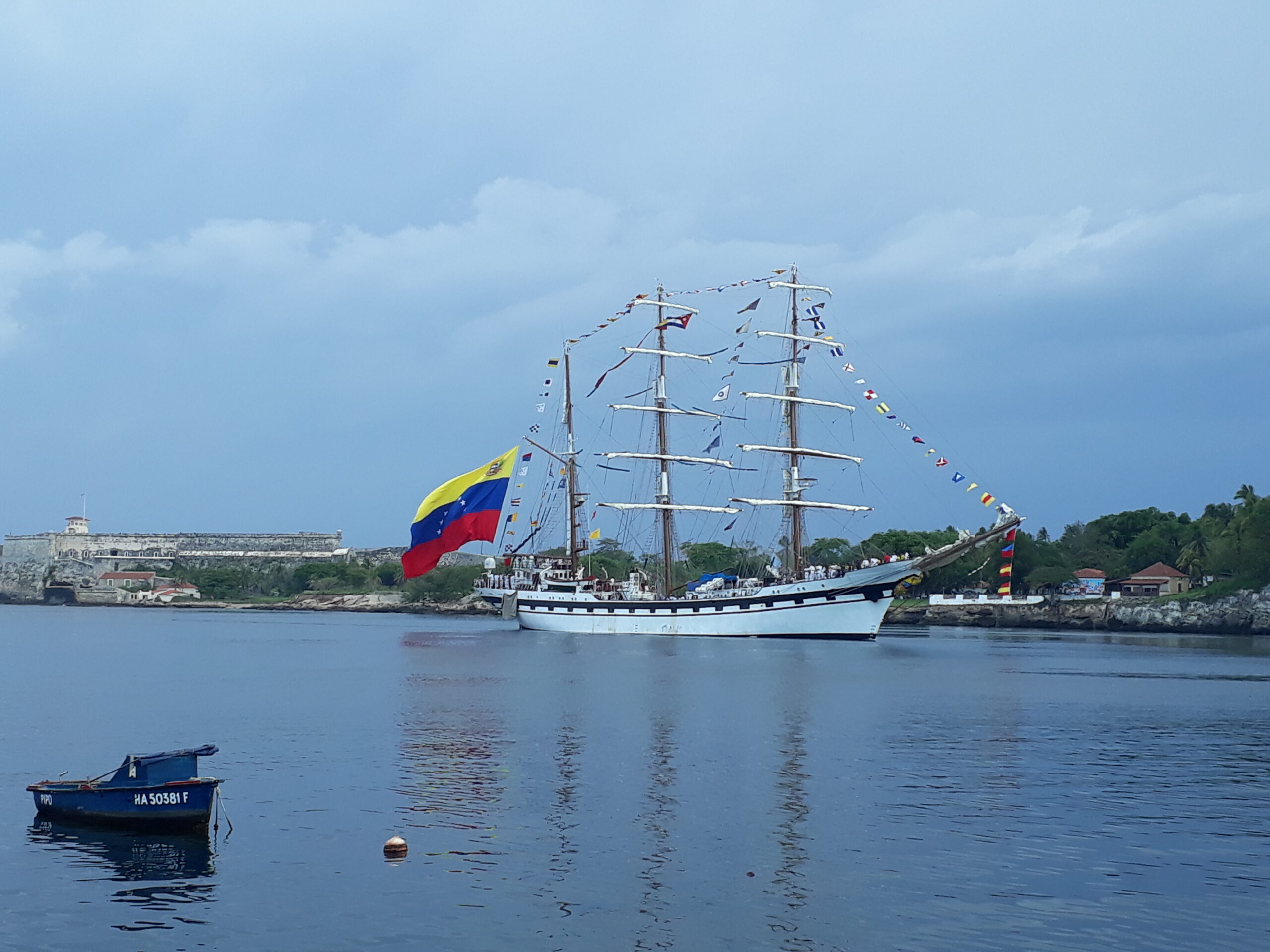 Buque Escuela Simón Bolívar en La Habana