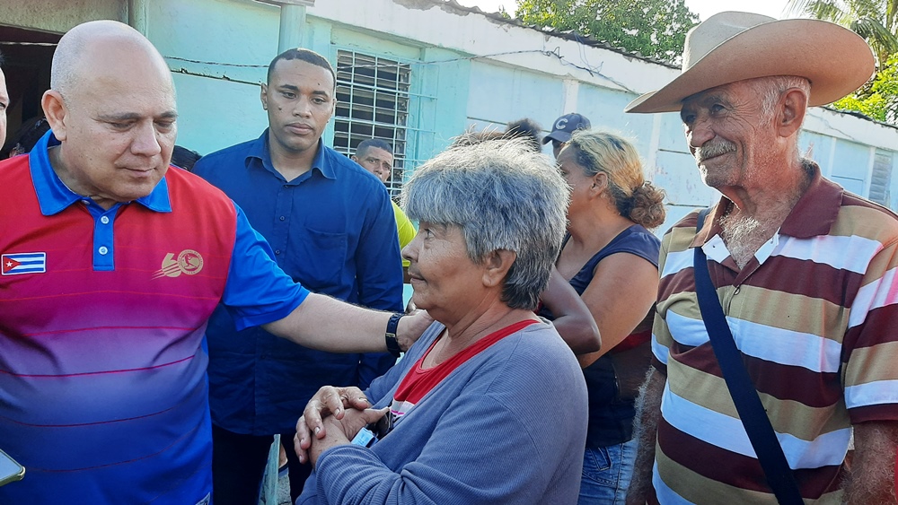 recorrido del diputado Roberto Morales Ojeda por Cienfuegos