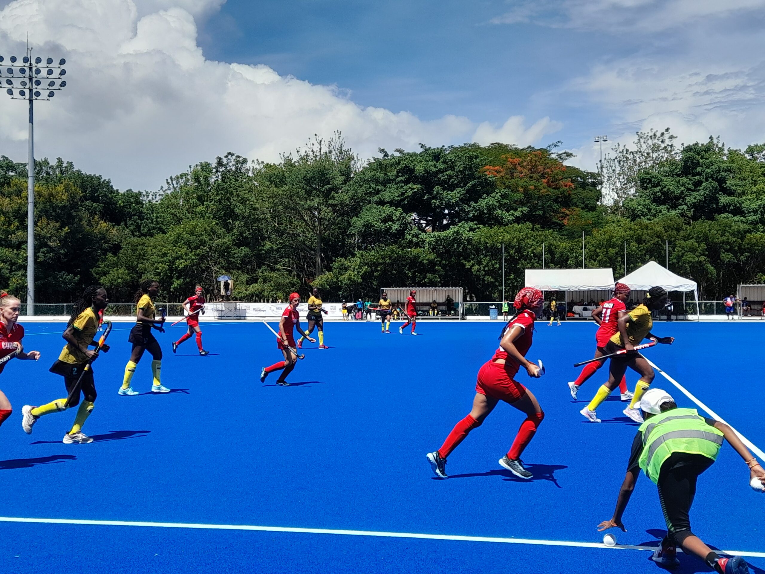 Contundente victoria de seis goles por cero  lograron las integrantes del equipo femenino cubano de hockey sobre césped ante la selección de Jamaica, en juego correspondiente al Grupo A, de los XXIV Juegos Centroamericanos y del Caribe San Salvador 2023, con subsede en esta capital.