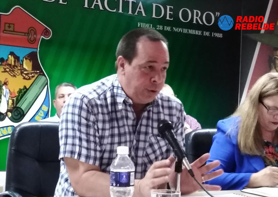 Ante la proliferación del mosquito, más labor educativa mediática y cara a cara en los barrios y comunidades, enfatizó el Ministro de Salud José Ángel Portal Miranda, al resumir su visita de trabajo este miércoles a Las Tunas.
