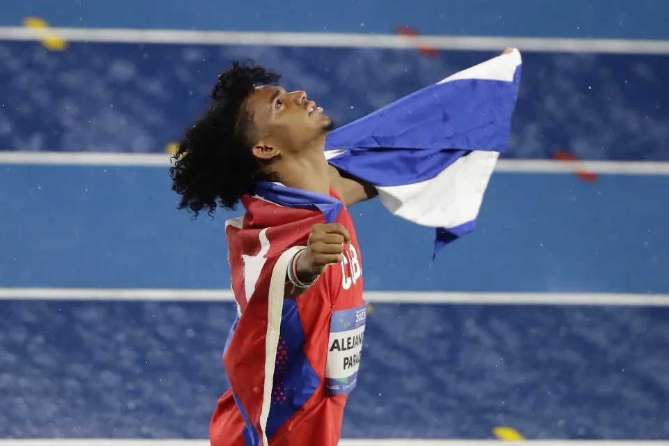 El jovencito Alejandro Parada se llevó el título en salto de longitud en San Salvador 2023
