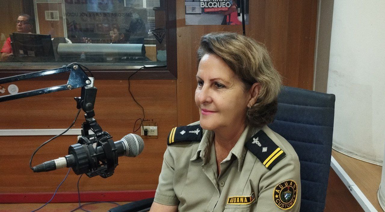 Virginia Nelly González Miguel, jefa del Departamento de Técnica Canina, de la Aduana General de la República