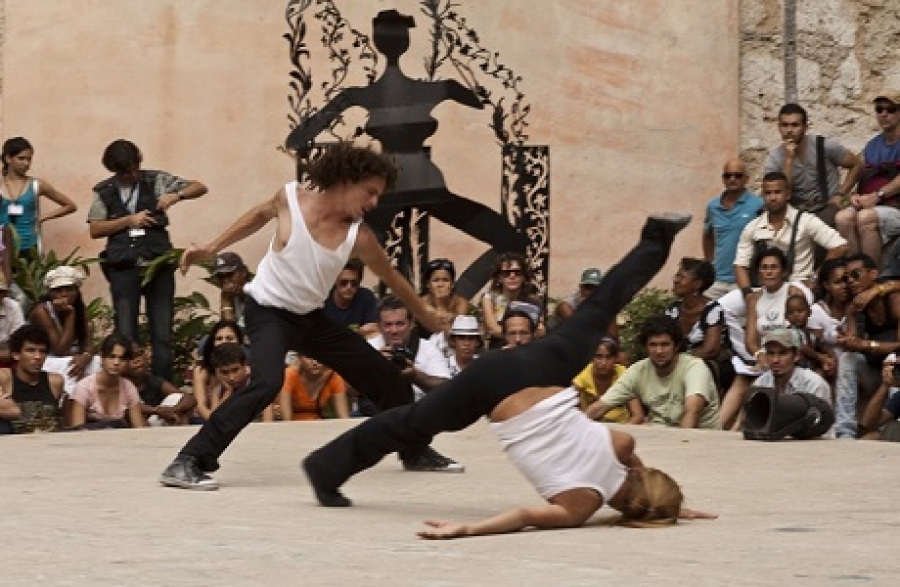 La danza toma las calles de La Habana
