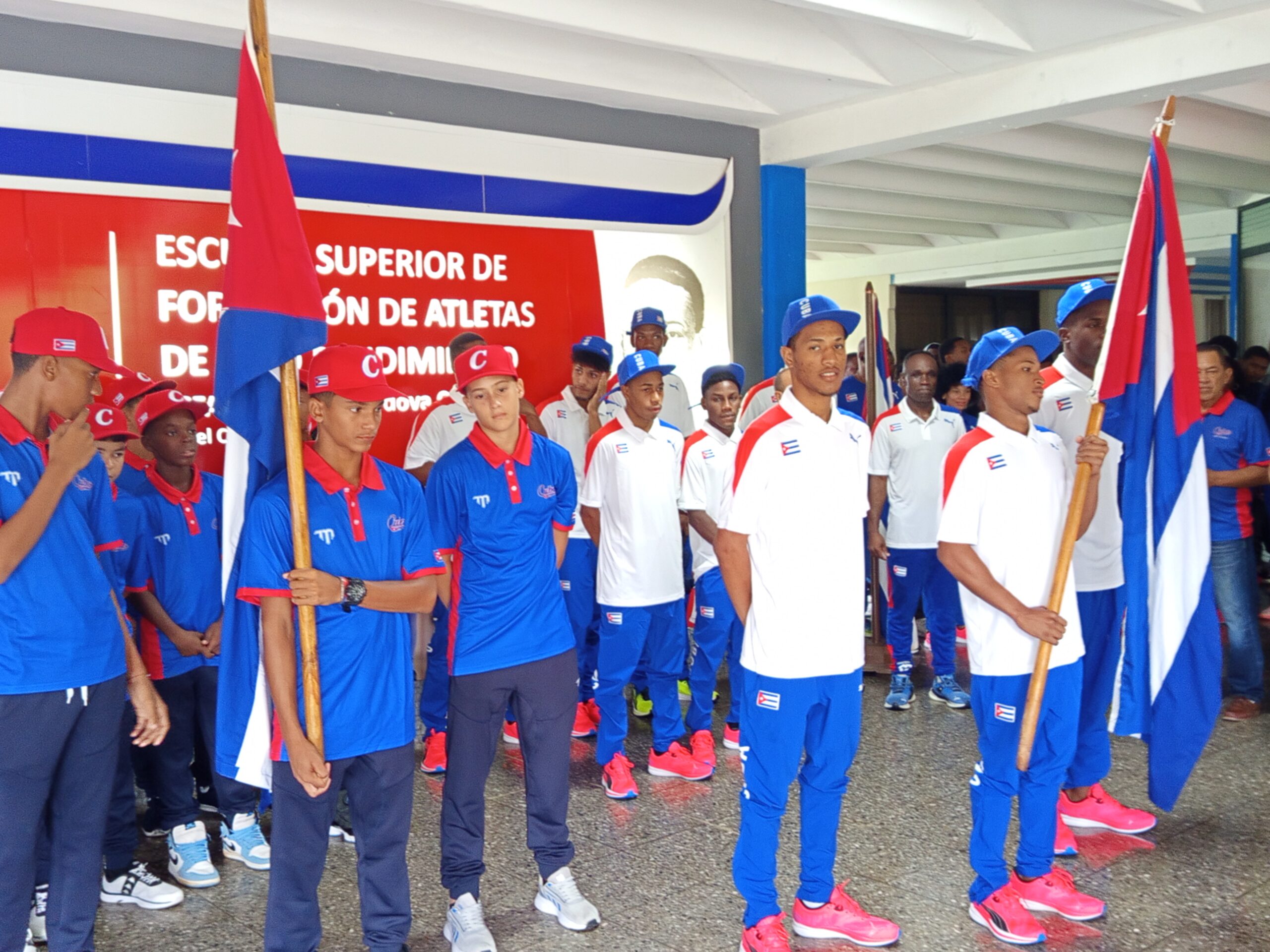 Abanderan a los equipos de béisbol y boxeo