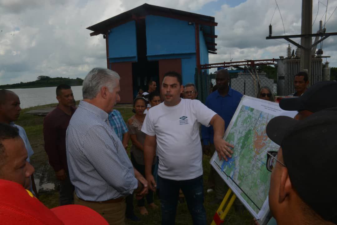 Díaz-Canel en estación de bombeo de Palmarito