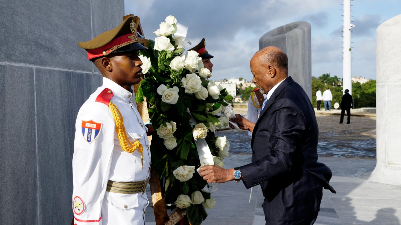 Presidente de namibia rinde honores a José Martí