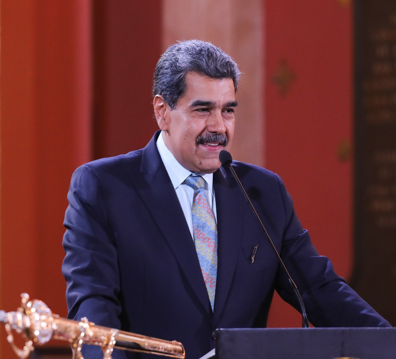 Presenta Nicolás Maduro Proyecto de Reforma Constitucional en Venezuela
