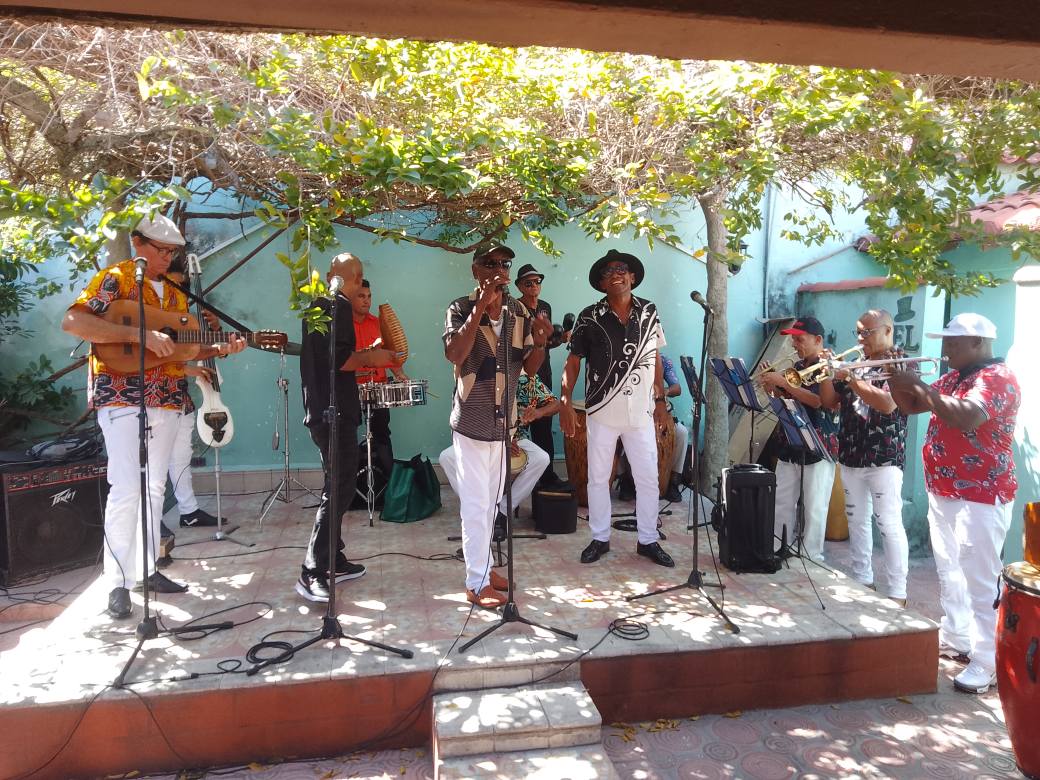 Efectúan homenaje artístico a legendario músico granmense