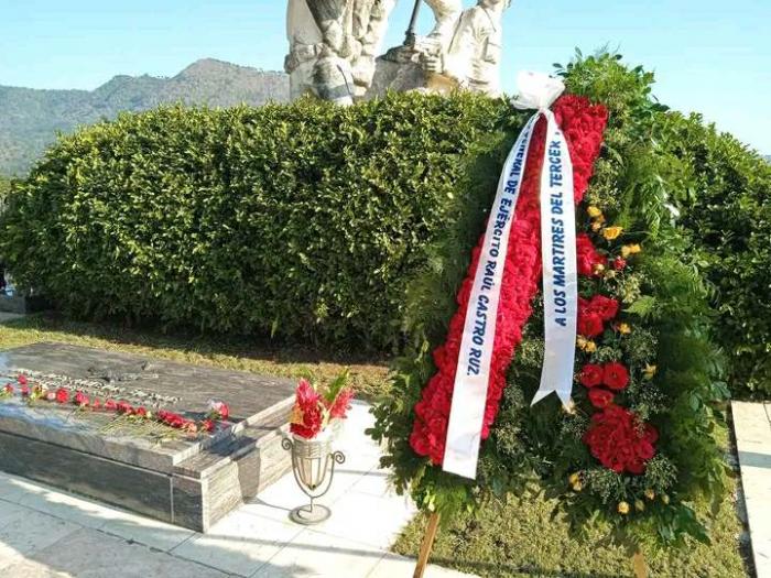 Ofrendas florales III Frente Oriental