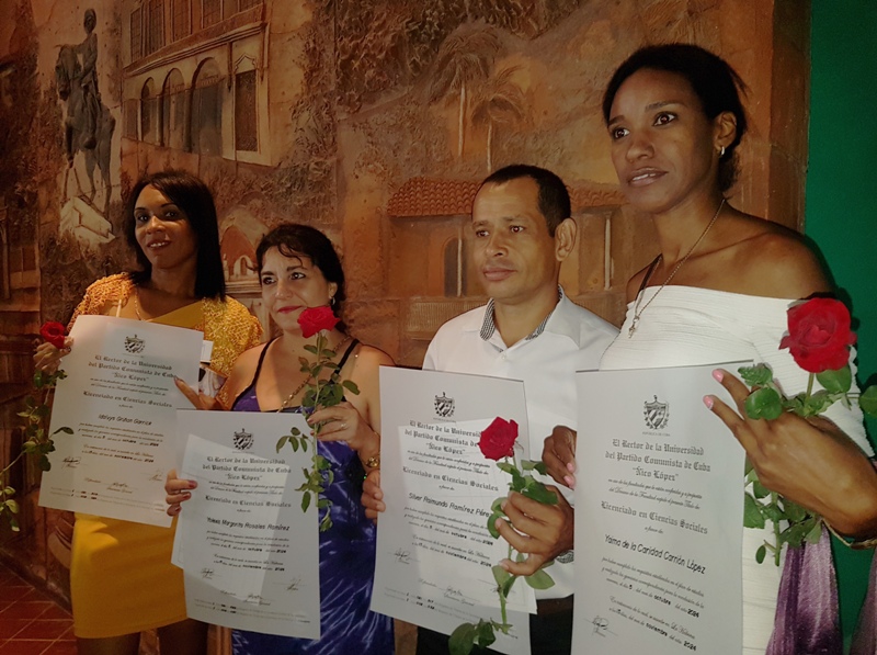 Reconocen en Camagüey a trabajadores de las estructuras del Partido Comunista