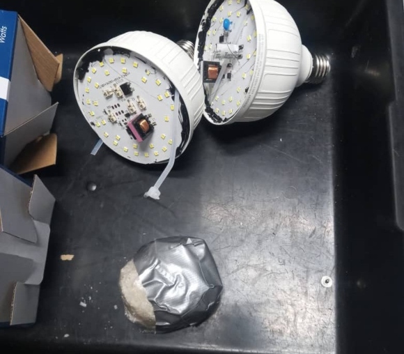 Detectan metanfetamina dentro de bombillos en el Aeropuerto Internacional José Martí