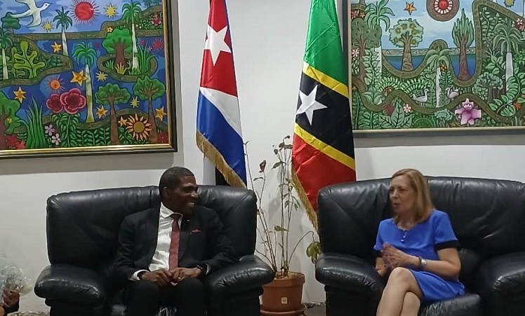 En Cuba, Primer Ministro de san Cristóbal y Nieves