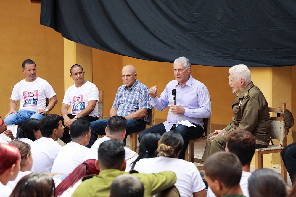 díaz-canel en encuentro con los jovenes en isla de la juventud