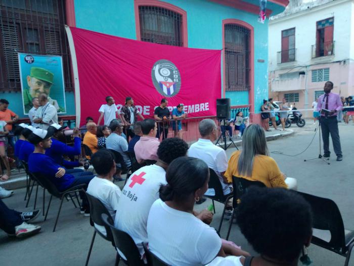 Barrio debate contra las drogas