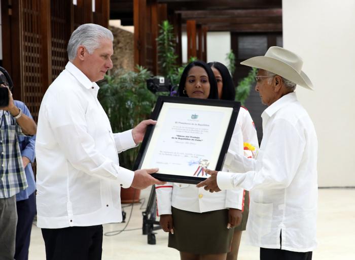 reconocimiento a campesinos cubanos