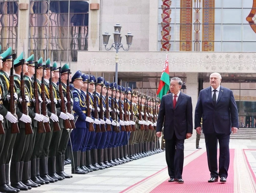 Presidente de Belarús da bienvenida oficial a To Lam