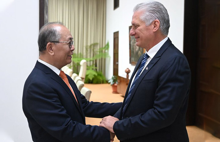 Recibe Presidente cubano a representante del gobierno chino