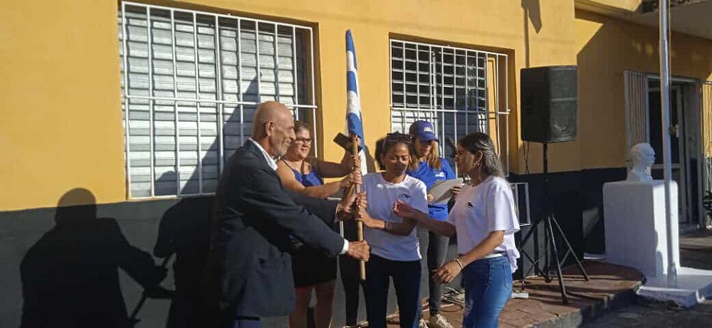 Abanderan Destacamento Juvenil de la Empresa de Transporte Escolar