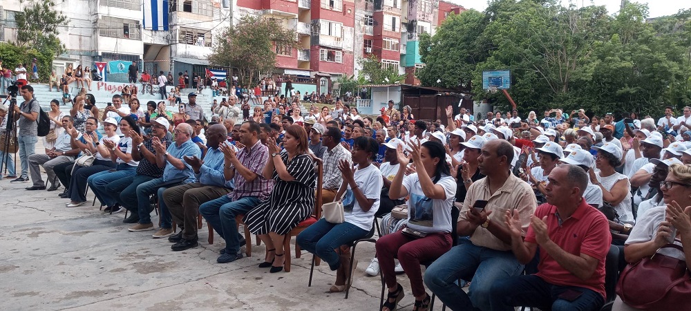 Valdés Mesa en Barrio Debate Cederista contra las drogas en La Habana