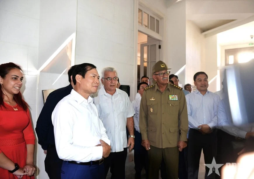 Viceministro de Defensa de Viet Nam visita el Centro Fidel Castro