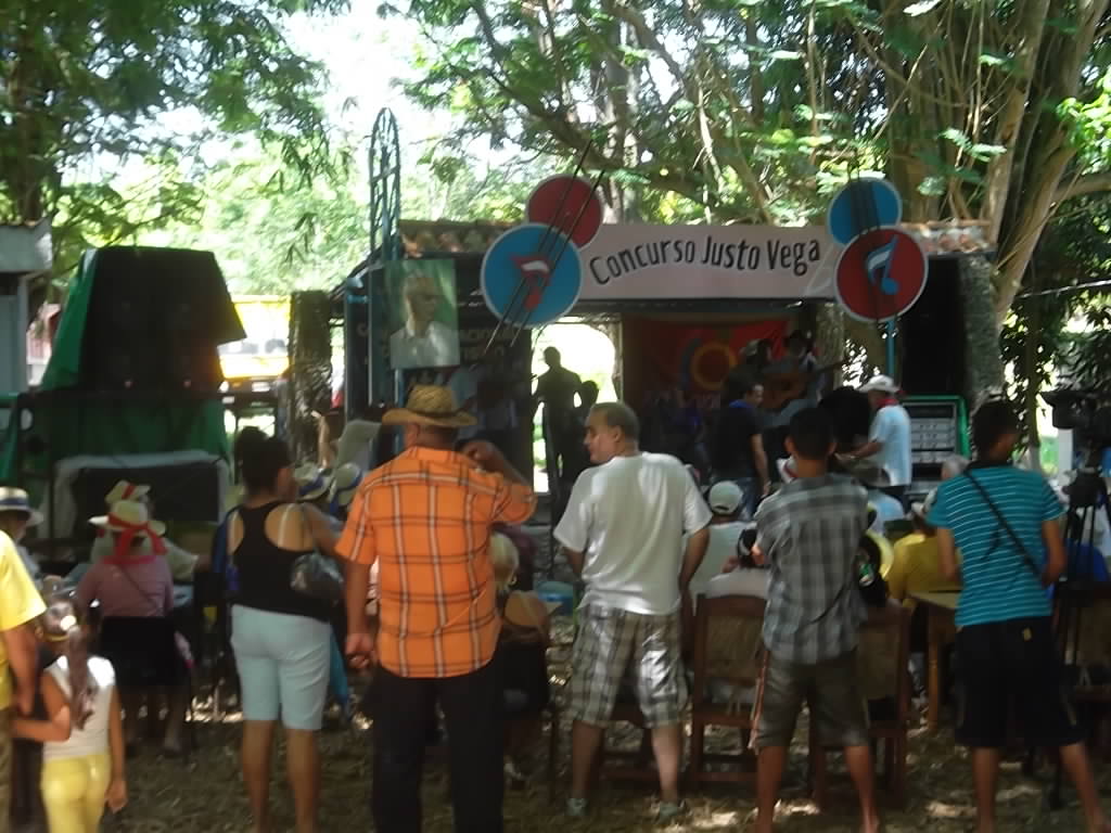 Compiten poetas de provincias por el trofeo del Concurso Justo Vega