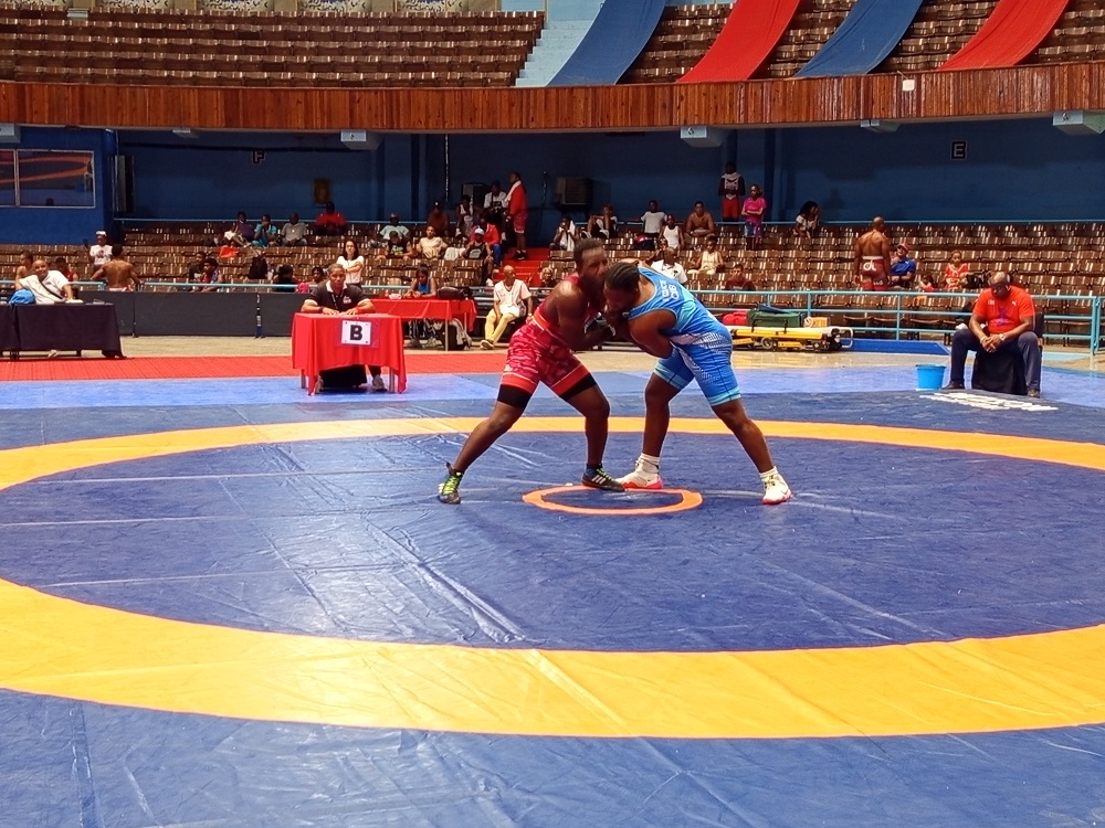Gladiadores toman el Coliseo capitalino