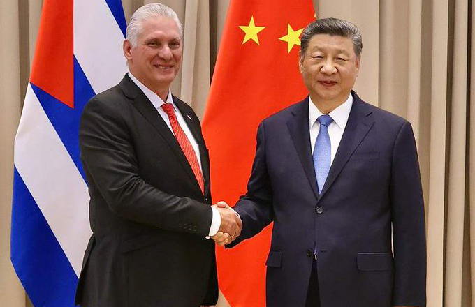 Compartimos esta celebración, afirmó Díaz-Canel, quien manifestó su admiración y respeto, al tiempo que deseó mayores éxitos a la organización política china en la importante tarea de la construcción del socialismo. La fundación formal del PCCh se produjo en una reunión en la ciudad de Shanghái el 1 de julio de 1921. Unos días después, el 23 de julio de 1921, se inauguró, también en Shanghái, el I Congreso Nacional del Partido Comunista de China, en el que participaron doce delegados, entre ellos Mao Zedong (1893-1976), fundador y máximo dirigente del PCCh. El PCCh cuenta con dos organizaciones juveniles, el Cuerpo de Jóvenes Pioneros de China, para niños, y la Liga de la Juventud Comunista de China. Según un documento publicado recientemente por la organización, el PCCh contaba con más de 100,27 millones de miembros a finales de 2024, un aumento de casi 1,09 millones con respecto a 2023. El venidero 29 de septiembre Cuba y China celebrarán 65 años de relaciones diplomáticas.
