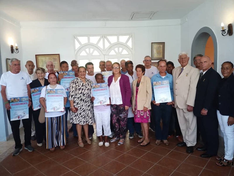 Reconocen a cincuentenarios del sector de las Comunicaciones, la Informática y las Electrónica