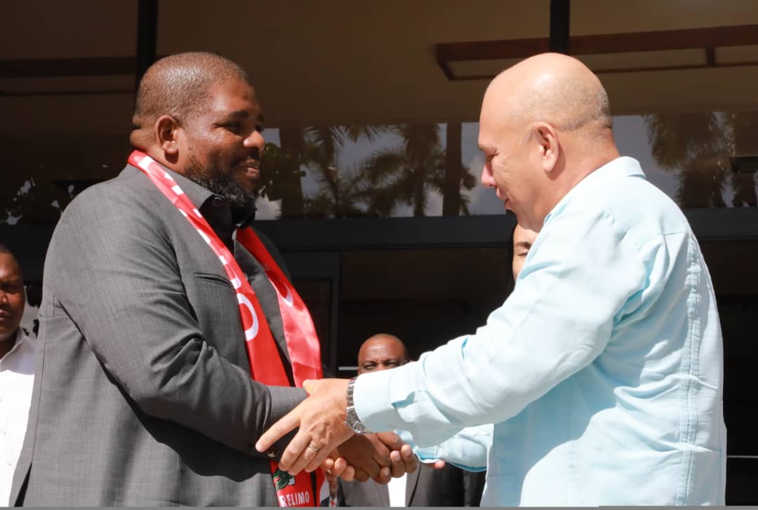 Recibe Roberto Morales a Secretario General del Frente de Liberación de Mozambique