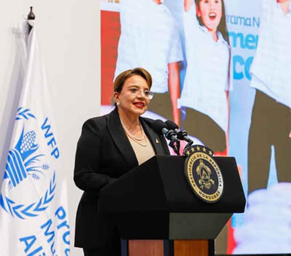 Ratifica presidenta de Honduras compromiso con la niñez
