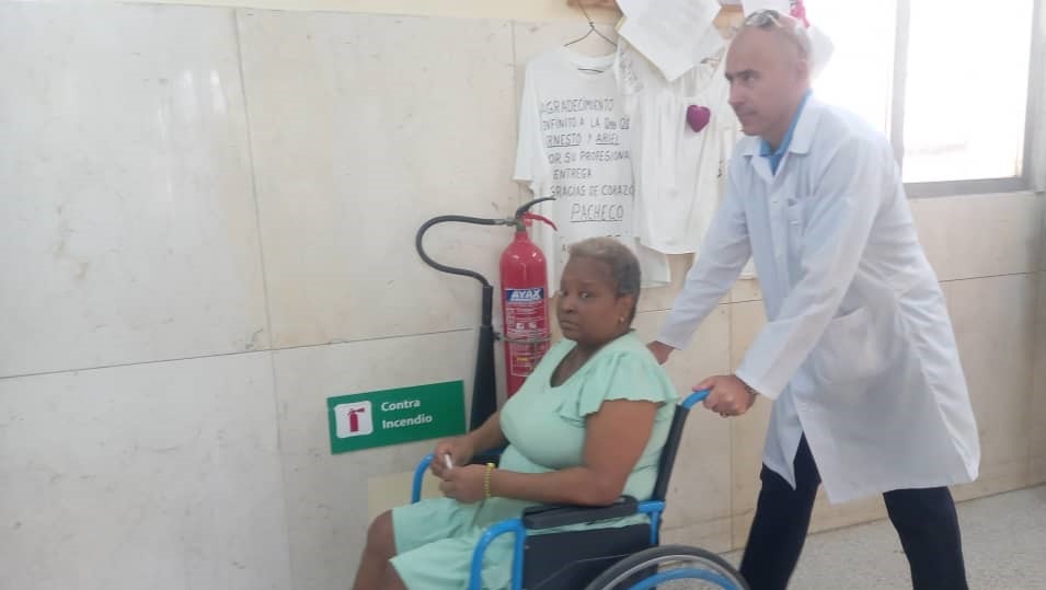 paciente Reinicia Hospital Oncológico Regional de Villa Clara servicios de Radioterapia