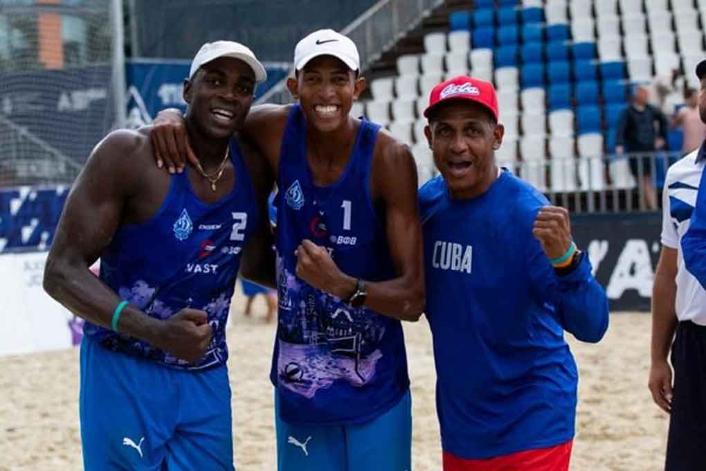 El presidente Miguel Díaz-Canel, felicitó a la dupla cubana de voleibol de playa