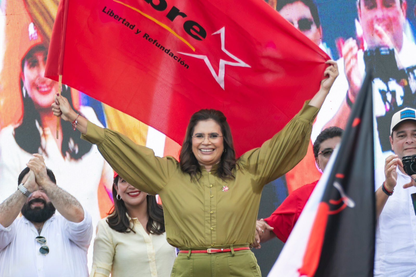 Honduras se moviliza en apoyo a la candidata presidencial Rixi Moncada