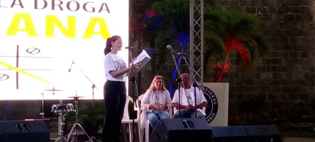 barrio debate contra las drogas