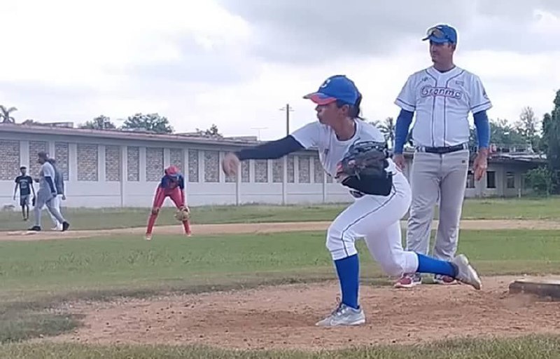 entrenador pitcheo equipo cubana femenino