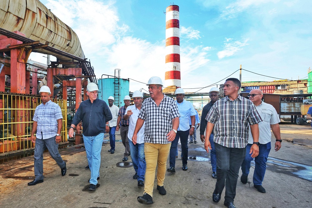 Inicia Díaz-Canel recorrido por las centrales termoeléctricas de Cuba