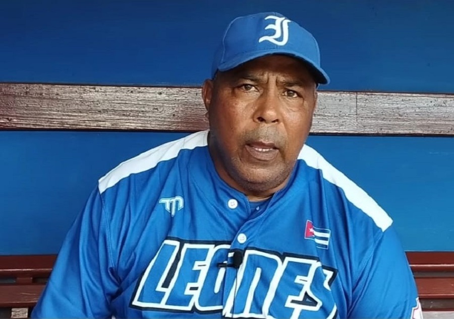 entrenador Guillermo Carmona
