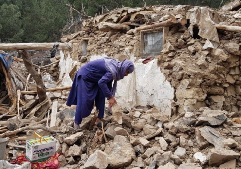 Más de 800 muertos en sismo en Afganistán