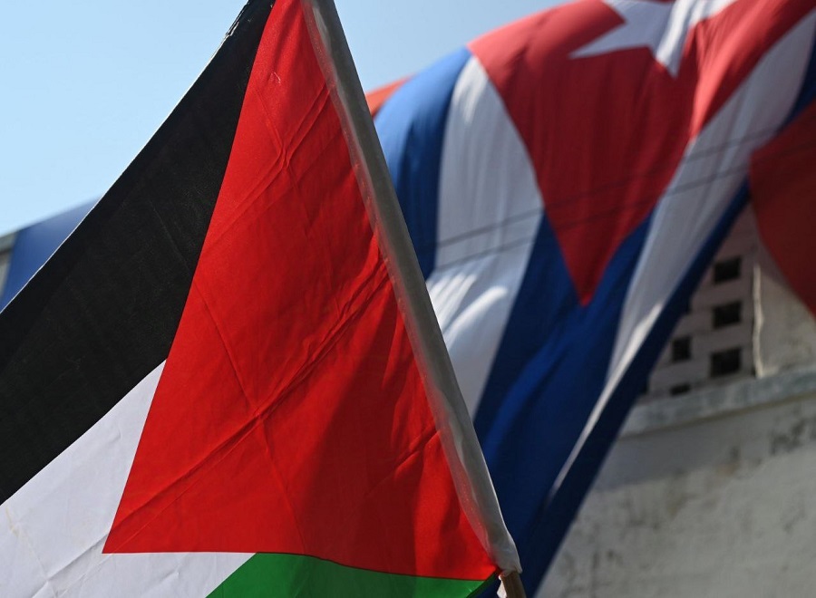 Banderas de Cuba y Palestina