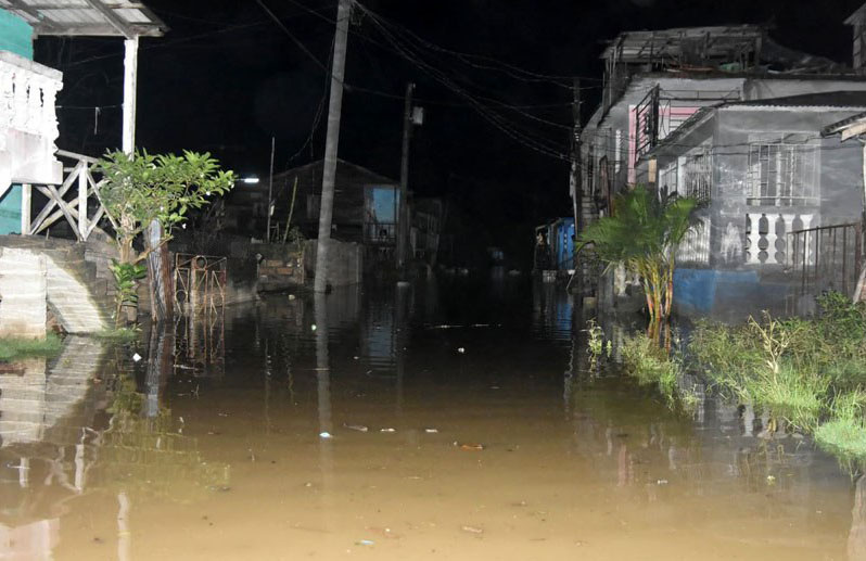 Protegen zonas bajas ante crecida de ríos en el este de Holguín